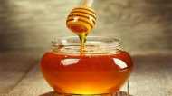 Honey Benefits: बदलते मौसम में शहद का सेवन जरूर करें, न बढ़ेगा वजन, न होंगी बीमारियां