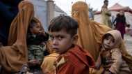 अफगान शरणार्थियों को लूट रहा पाकिस्तान, देश से निकालने के नाम पर लगाया भारी-भरकम शुल्क, दुनिया ने धिक्कारा