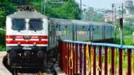 Indian Railway: अयोध्या धाम-मनकापुर स्पेशल ट्रेन सहित रेलवे ने निरस्त की ये ट्रेनें, देखें पूरी लिस्ट