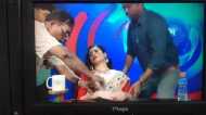 'मैडम को हीटवेट की न्यूज पढ़ते AC स्टूडियो में आए चक्कर', लाइव TV पर एंकर बेहोश, Video Viral