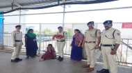 MP News: इटारसी रेलवे स्टेशन पर गूंजी किलकारी, रेलवे पुलिस की मदद से ब्रिज पर एक महिला ने बच्चे को दिया जन्म