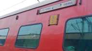 Railway News: कटनी में महानगरी एक्सप्रेस ट्रेन पर पथराव, तोड़ डाले AC कोच के शीशे; जांच में क्या आया सामने?