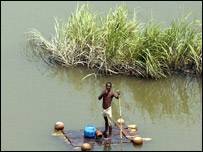 बाढ़ के कारण पूर्वी भारत में 50 से ज़्यादा लोग मारे गए है और लाखों बेघर हो गए हैं बाढ़ के कारण पूर्वी भारत में 50 से ज़्यादा लोग मारे गए है और लाखों बेघर हो गए हैं