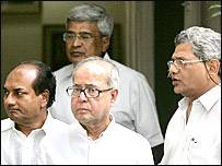 कांग्रेस और वामपंथी नेता अपने रुख़ पर अड़े हुए हैं कांग्रेस और वामपंथी नेता अपने रुख़ पर अड़े हुए हैं