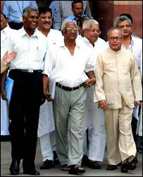 मुखर्जी ने कई दलों के नेताओं से वार्ता की है मुखर्जी ने कई दलों के नेताओं से वार्ता की है