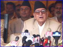 नेपाल की अंतरिम सरकार से माओवादी मंत्रियों ने कुछ दिन पहले इस्तीफ़ा दे दिया था नेपाल की अंतरिम सरकार से माओवादी मंत्रियों ने कुछ दिन पहले इस्तीफ़ा दे दिया था
