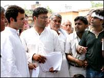 राहुल गांधी छत्तीसगढ़ के दौरे पर हैं राहुल गांधी छत्तीसगढ़ के दौरे पर हैं