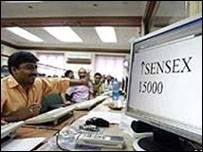 सेंसेक्स ने पहली बार पिछले साल 6 जुलाई को पंद्रह हज़ार का आँकड़ा पार किया था सेंसेक्स ने पहली बार पिछले साल 6 जुलाई को पंद्रह हज़ार का आँकड़ा पार किया था