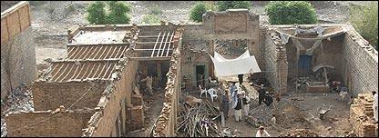 लगातार संघर्ष के चलते दक्षिणी वज़ीरिस्तान में ऐसे नज़ारे आम हो गए हैं लगातार संघर्ष के चलते दक्षिणी वज़ीरिस्तान में ऐसे नज़ारे आम हो गए हैं
