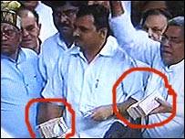लोकसभा सचिवालय ने भाजपा के इन तीनों सांसदों से ब्यौरेवार शिकायत देने को कहा था लोकसभा सचिवालय ने भाजपा के इन तीनों सांसदों से ब्यौरेवार शिकायत देने को कहा था