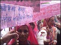 परिजनों का कहना है कि लोग ग़लती से सरहद पार चल गए थे परिजनों का कहना है कि लोग ग़लती से सरहद पार चल गए थे