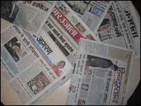 भारत के सभी हिंदी अख़बारों ने मुशर्रफ़ को पहली ख़बर बनाया है भारत के सभी हिंदी अख़बारों ने मुशर्रफ़ को पहली ख़बर बनाया है
