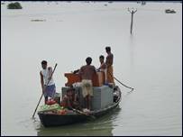 बिहार में बाढ़ की स्थिति खराब बनी हुई है बिहार में बाढ़ की स्थिति खराब बनी हुई है