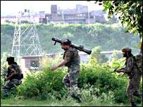 बीएसएफ़ ने मंगलवार को अंतरराष्ट्रीय सीमा से चरमपंथियों के घुसपैठ की सूचना दी थी बीएसएफ़ ने मंगलवार को अंतरराष्ट्रीय सीमा से चरमपंथियों के घुसपैठ की सूचना दी थी