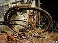 सितंबर 2006 में भी मालेगाँव के मस्जिद में धमाका हुआ था सितंबर 2006 में भी मालेगाँव के मस्जिद में धमाका हुआ था