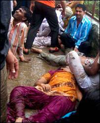 दो महीने पहले ही नैना देवी मंदिर में मची भगदड़ में सौ से ज़्यादा लोग मारे गए दो महीने पहले ही नैना देवी मंदिर में मची भगदड़ में सौ से ज़्यादा लोग मारे गए