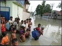 बिहार में बाढ़ के कारण लगभग 80 लोगों की मौत हो चुकी है बिहार में बाढ़ के कारण लगभग 80 लोगों की मौत हो चुकी है