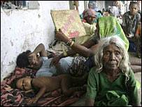 अभी भी कुछ इलाक़ों में राहत नहीं पहुँच पाई है अभी भी कुछ इलाक़ों में राहत नहीं पहुँच पाई है