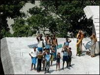 लोगों को बचाव का नहीं, राहत का इंतज़ार है लोगों को बचाव का नहीं, राहत का इंतज़ार है