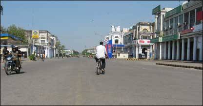 आम तौर पर भीड़भाड़ से घिरा रहने वाला कनॉट प्लेस इलाक़ा बिल्कुल सुनसान है आम तौर पर भीड़भाड़ से घिरा रहने वाला कनॉट प्लेस इलाक़ा बिल्कुल सुनसान है