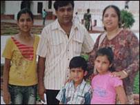कैप्टन गोयल के जहाज़ को समुद्री लुटेरों ने अगवा कर लिया कैप्टन गोयल के जहाज़ को समुद्री लुटेरों ने अगवा कर लिया
