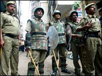 दिल्ली पुलिस ने दो संदिग्ध चरमपंथियों को गिरफ़्तार किया दिल्ली पुलिस ने दो संदिग्ध चरमपंथियों को गिरफ़्तार किया