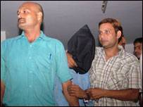 हाल के दिनों में पुलिस ने आज़मगढ़ से कई संदिग्ध चरमपंथियों को गिरफ़्तार किया है हाल के दिनों में पुलिस ने आज़मगढ़ से कई संदिग्ध चरमपंथियों को गिरफ़्तार किया है