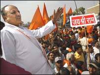 तोगड़िया के वकील ने कहा है कि ऐसी अफ़वाहों में लिप्त लोगों पर मुकदमा किया जाएगा तोगड़िया के वकील ने कहा है कि ऐसी अफ़वाहों में लिप्त लोगों पर मुकदमा किया जाएगा