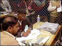 शबनम ग़नी लोन ने कुपवाड़ा से चुनाव लड़ने का फ़ैसला किया है शबनम ग़नी लोन ने कुपवाड़ा से चुनाव लड़ने का फ़ैसला किया है