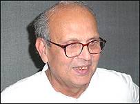 वीपी सिंह ने प्रधानमंत्री रहते हुए मंडल आयोग की सिफ़ारिशें लागू की थीं. वीपी सिंह ने प्रधानमंत्री रहते हुए मंडल आयोग की सिफ़ारिशें लागू की थीं.