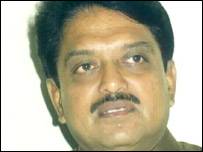 महाराष्ट्र के मुख्यमंत्री विलासराव देशमुख ने राजनेताओं को संयम बरतने की सलाह दी महाराष्ट्र के मुख्यमंत्री विलासराव देशमुख ने राजनेताओं को संयम बरतने की सलाह दी