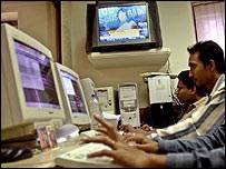 माना जा रहा है कि दुनिया में छाई मंदी का असर भारतीय शेयर बाज़ार पर पड़ रहा है माना जा रहा है कि दुनिया में छाई मंदी का असर भारतीय शेयर बाज़ार पर पड़ रहा है