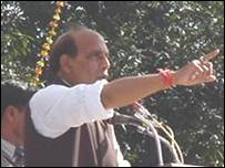 राजनाथ सिंह के अनुसार सबूत के बिना हिंदू धार्मिक नेताओं को निशाना बनाया जा रहा है. राजनाथ सिंह के अनुसार सबूत के बिना हिंदू धार्मिक नेताओं को निशाना बनाया जा रहा है.