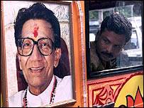 शिव सेना ने रेल मंत्री लाल यादव को निशाना बनाया है शिव सेना ने रेल मंत्री लाल यादव को निशाना बनाया है