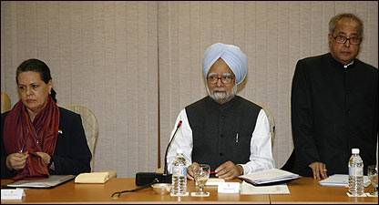 सर्वदलीय बैठक से ठीक पहले शिवराज पाटिल की जगह पी चिदंबरम नए गृह मंत्री बनाए गए सर्वदलीय बैठक से ठीक पहले शिवराज पाटिल की जगह पी चिदंबरम नए गृह मंत्री बनाए गए