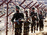 Indian Army patrolling on Indo-Pak border Indian Army patrolling on Indo-Pak border