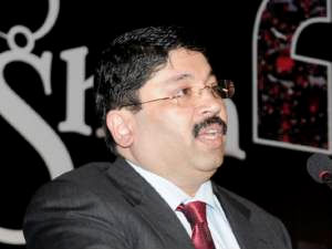 CBI examines BSNL records on Maran's 'exchange' CBI examines BSNL records on Maran's 'exchange'