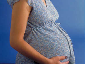 Woman in Britain quit The business of giving birth to children Woman in Britain quit The business of giving birth to children