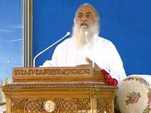 Asaram Bapu takes on Narendra Modi Asaram Bapu takes on Narendra Modi