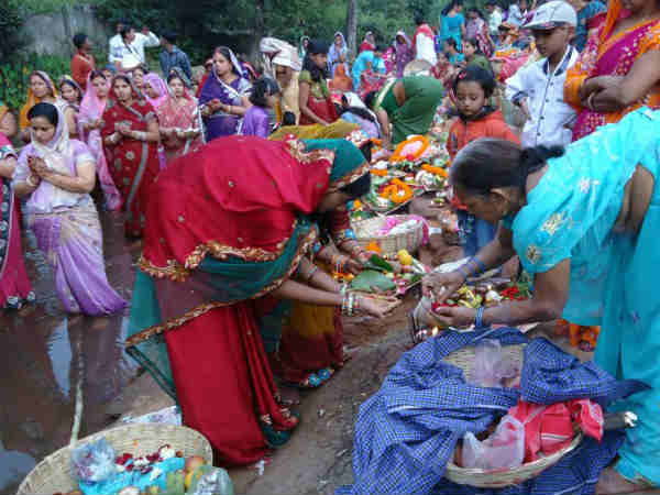 रायपुर के बचेली में छठ पूजन का आयोजन