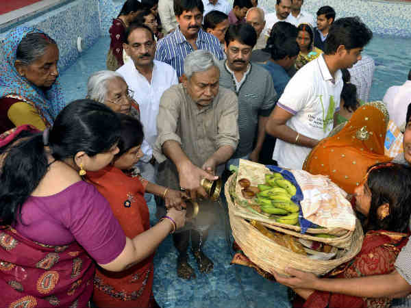 नीतीश कुमार ने भी की पूजा