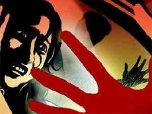 बच्ची को घर के हालात की चिंता है