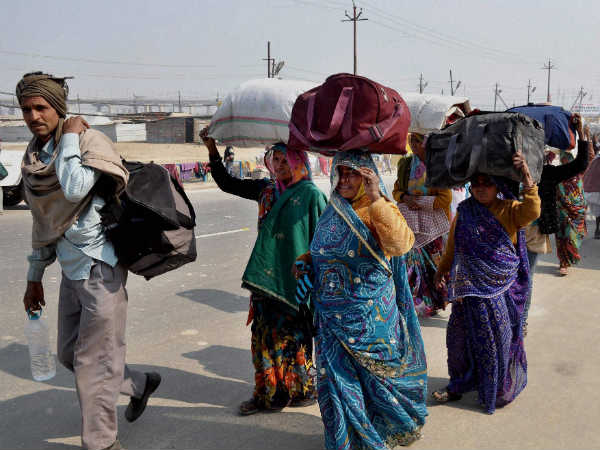 मेले में पहुंचते श्रद्धालु