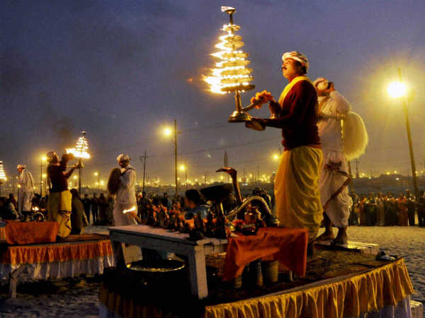 महाकुंभ के दौरान 'आरती' का दृश्य