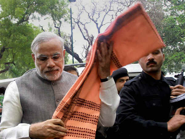 नाराज व्यापारियों को मनाने की कोशिश