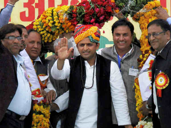 महंगाई चरम है, युवाओं को रोजगार नहीं मिल रहे है