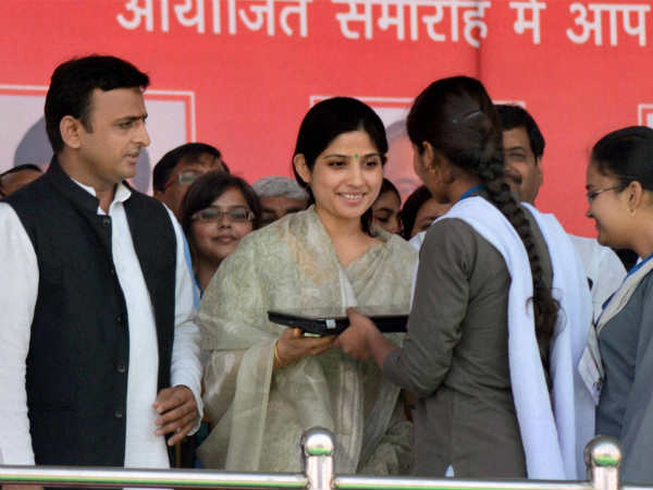 लैपटॉप वितरण में डिंपल