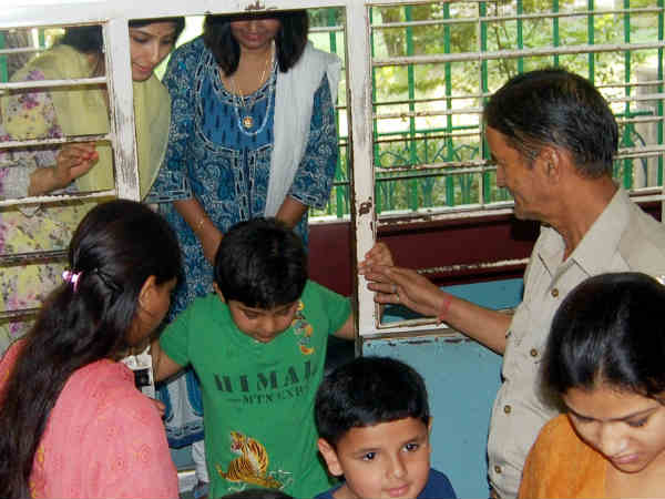 चिडि़याघर में डिंपल