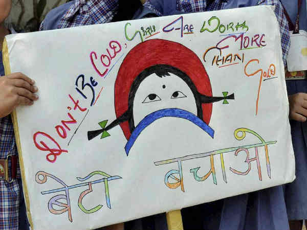 होटल में धंधा करवाने की देता था धमकी