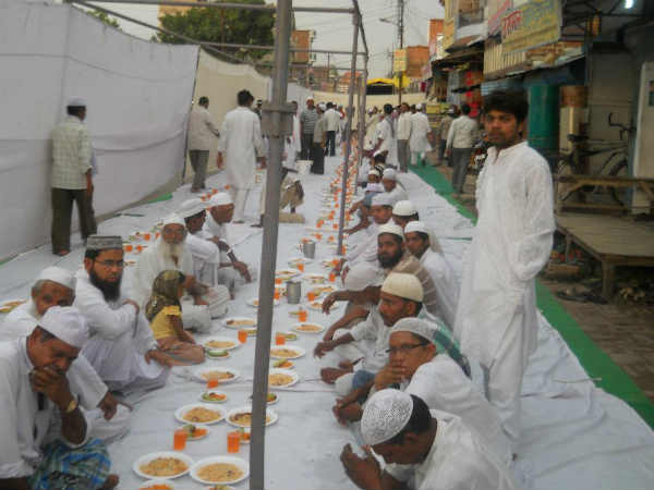बाराबंकी में इफ्तार पार्टी